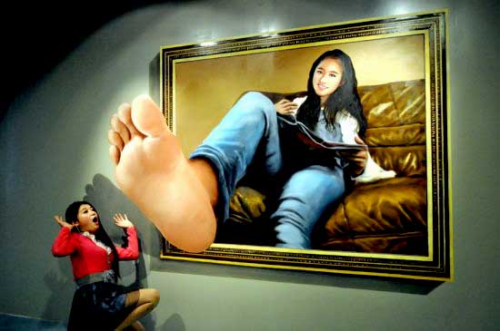 外滩观光隧道添旅游新项目:魔幻趣味馆